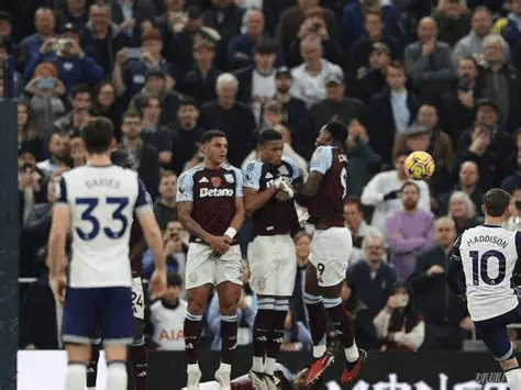 开云-德国杯今晨再迎强敌，门兴格拉德巴赫造点机会，主帅态度：质疑声仍在，高层口径保持一致的简单介绍